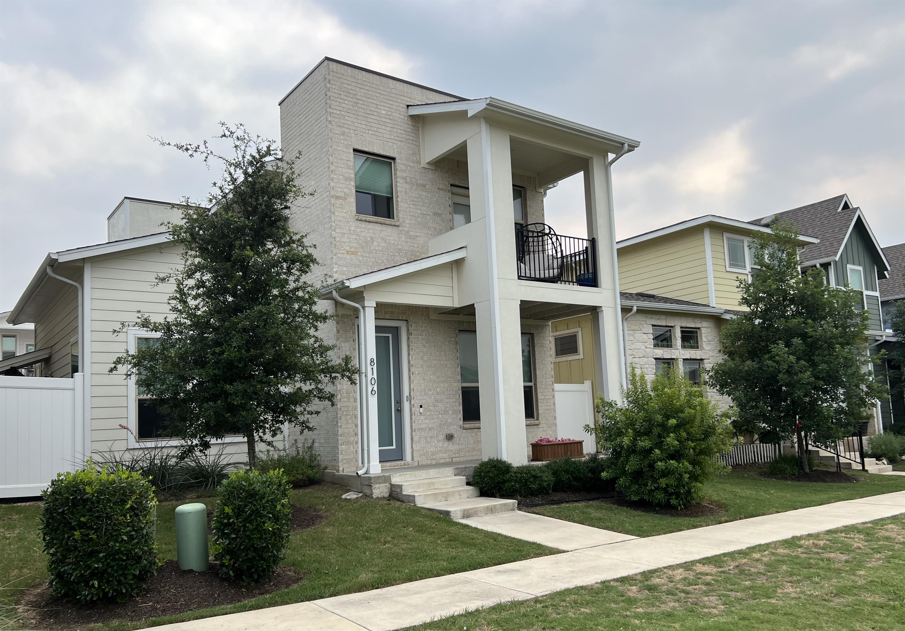 8106 Frida Bend