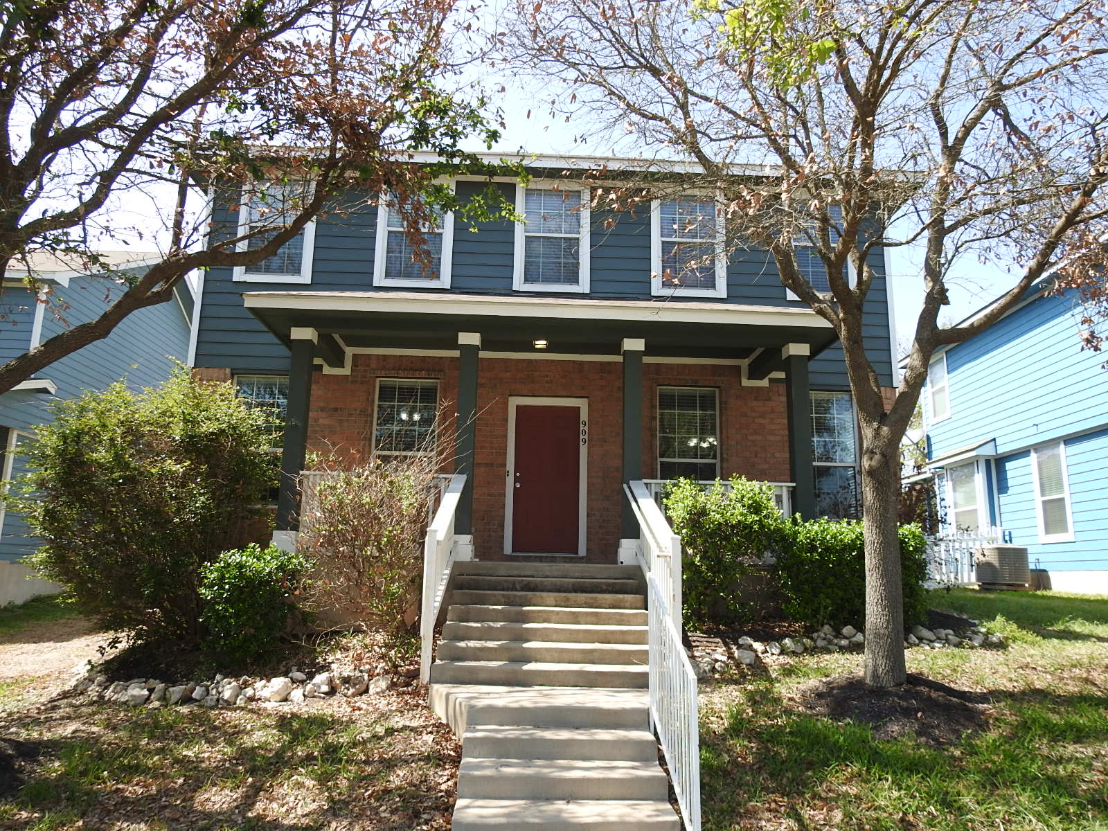 Property main image